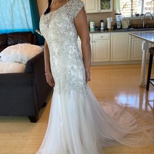 Maggie Sottero BRAND NEW Wedding Dress, never used. Size 8-10